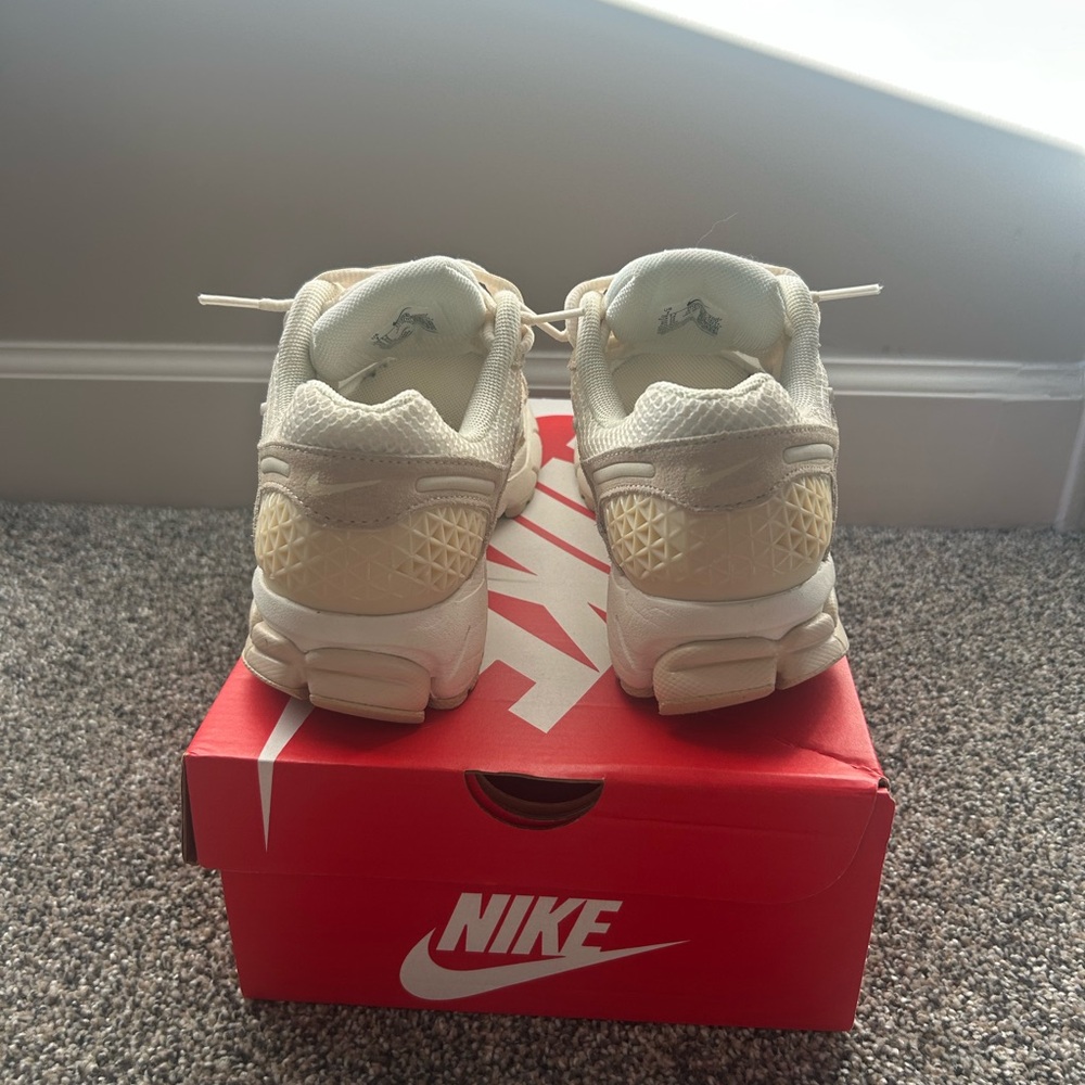 Women’s Nike Zoom Vomero’s - Picture 4 of 6